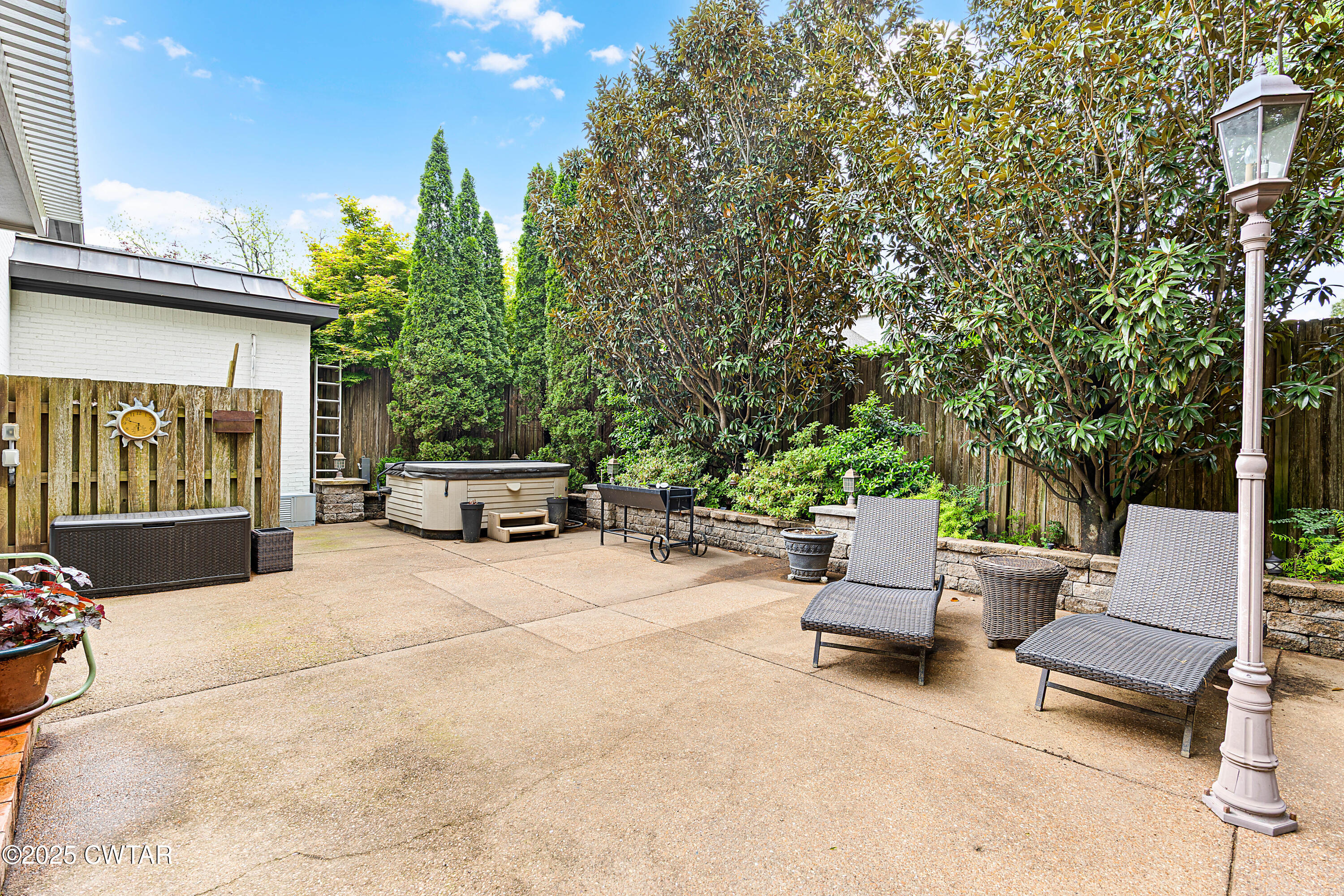 40 Winfield Place Jackson, TN 38305 - Photo 35 of 37 a building outdoor space with patio furniture and potted plants