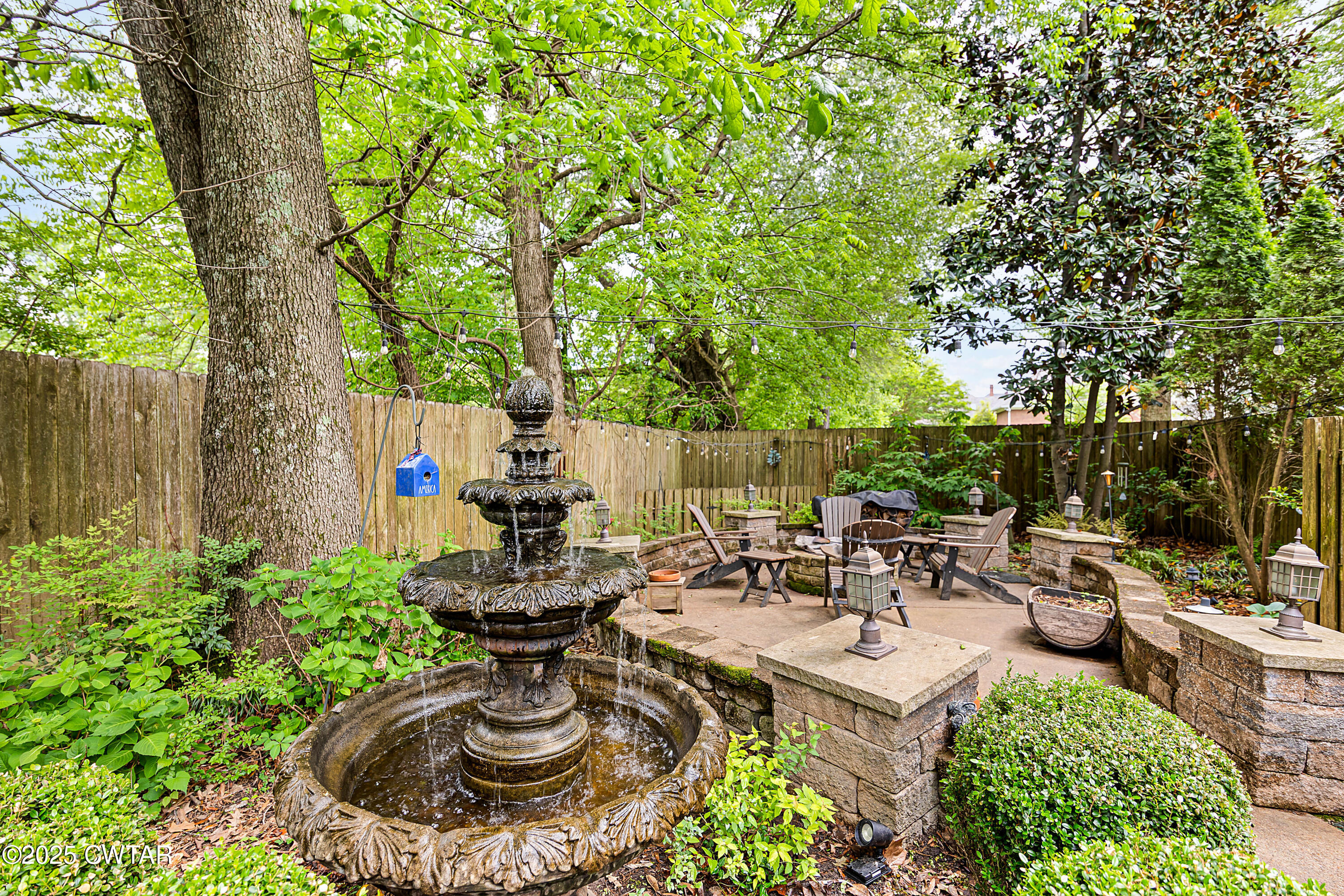 40 Winfield Place Jackson, TN 38305 - Photo 37 of 37 a view of a backyard with sitting area and furniture
