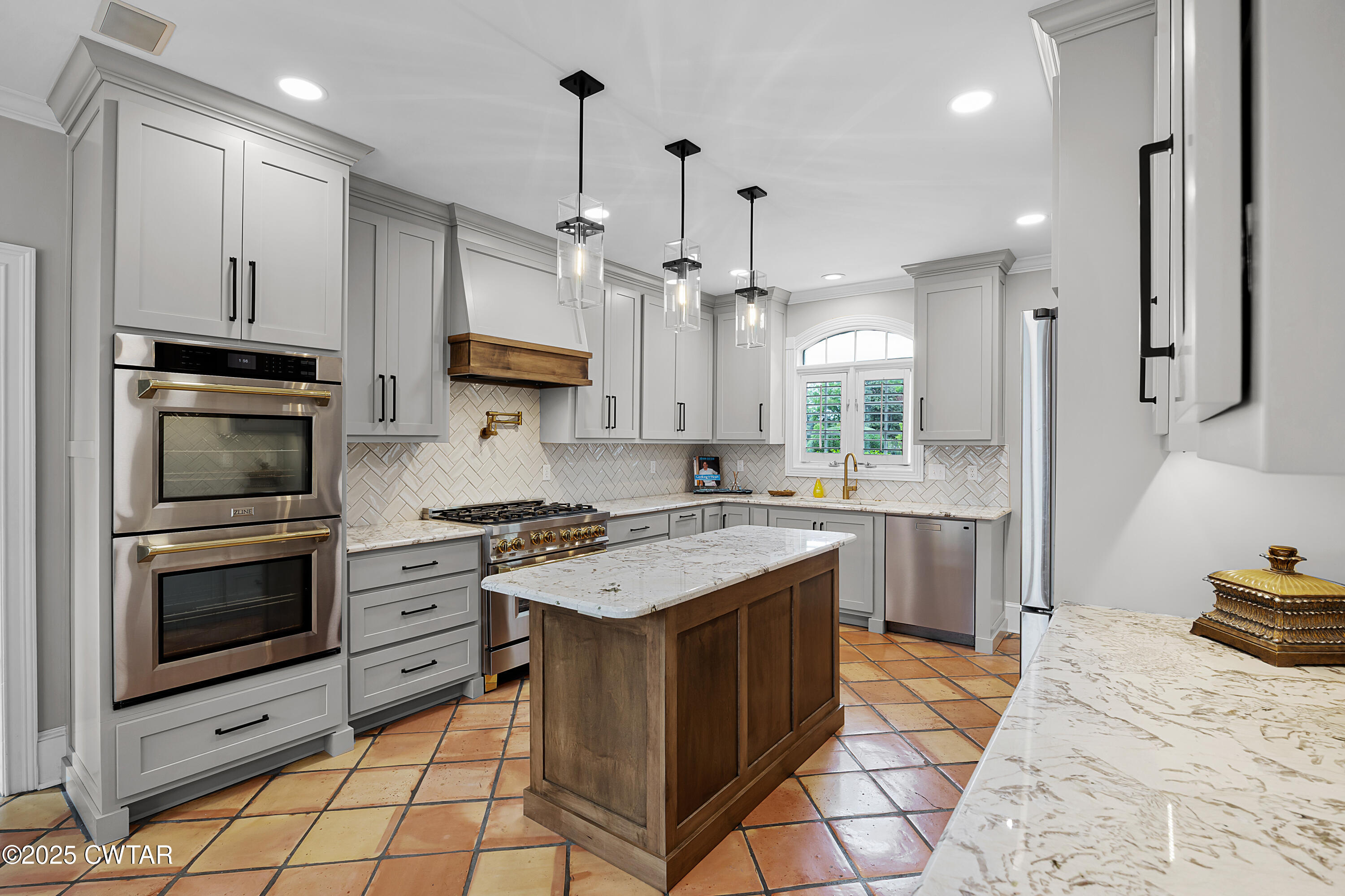 40 Winfield Place Jackson, TN 38305 - Photo 5 of 37 a kitchen with stainless steel appliances granite countertop a stove top oven a sink dishwasher and a refrigerator