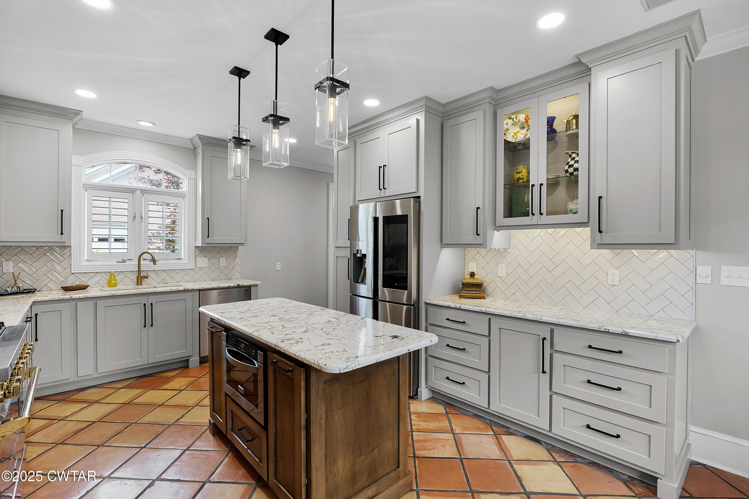 40 Winfield Place Jackson, TN 38305 - Photo 6 of 37 a kitchen with a sink stove and refrigerator