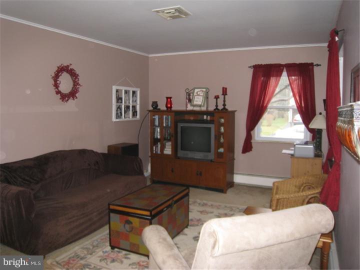 55 Four Leaf Road Levittown, PA 19056 - Photo 3 of 24 Family Room
