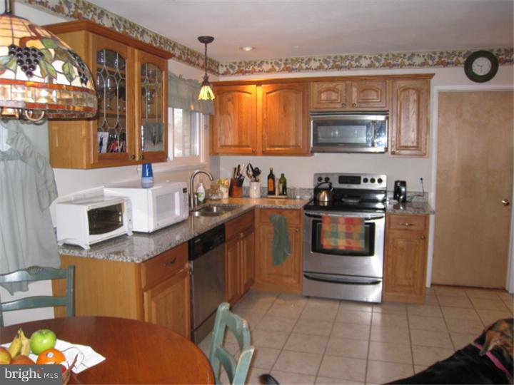 55 Four Leaf Road Levittown, PA 19056 - Photo 7 of 24 Kitchen