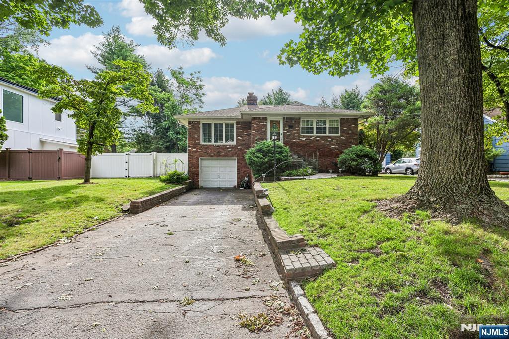 35 Knickerbocker Road Closter, NJ 07624 - Photo 2 of 34
