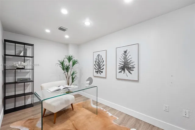 a view of a livingroom with furniture
