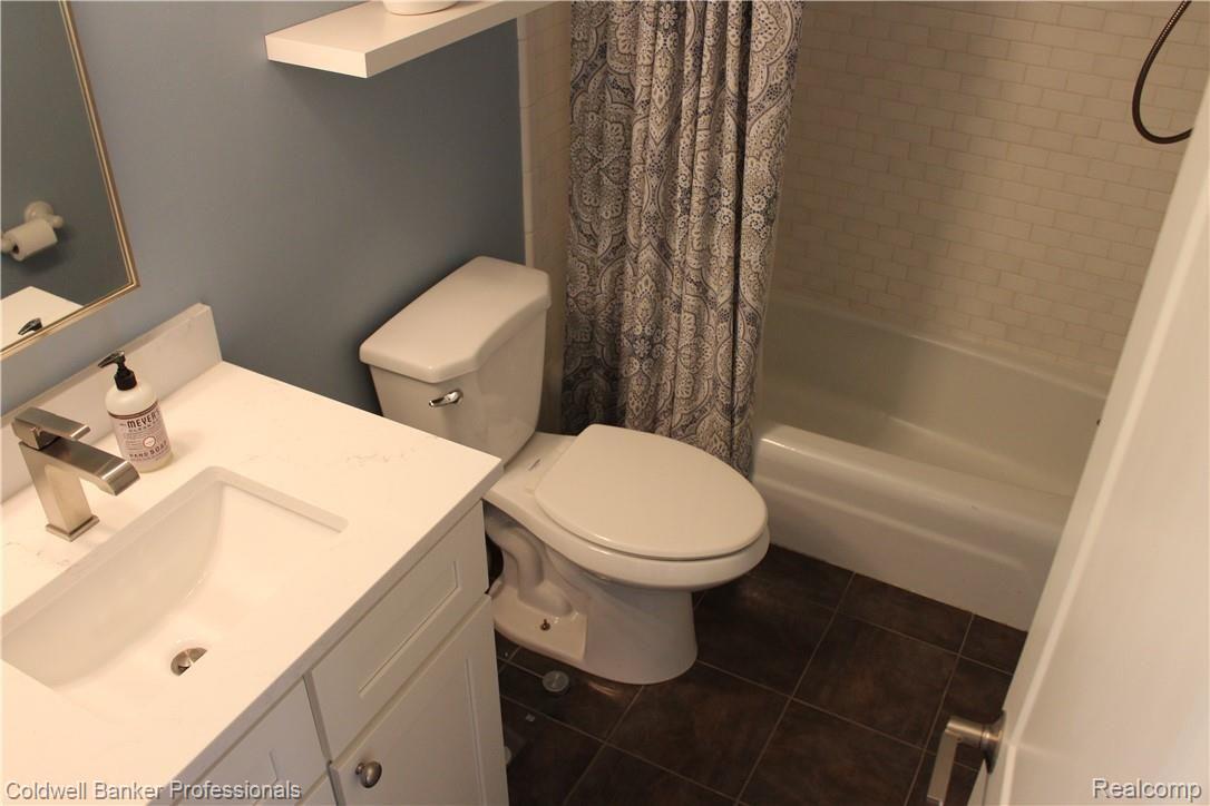 450 Miller Avenue Rochester, MI 48307 - Photo 18 of 38 18.JPG