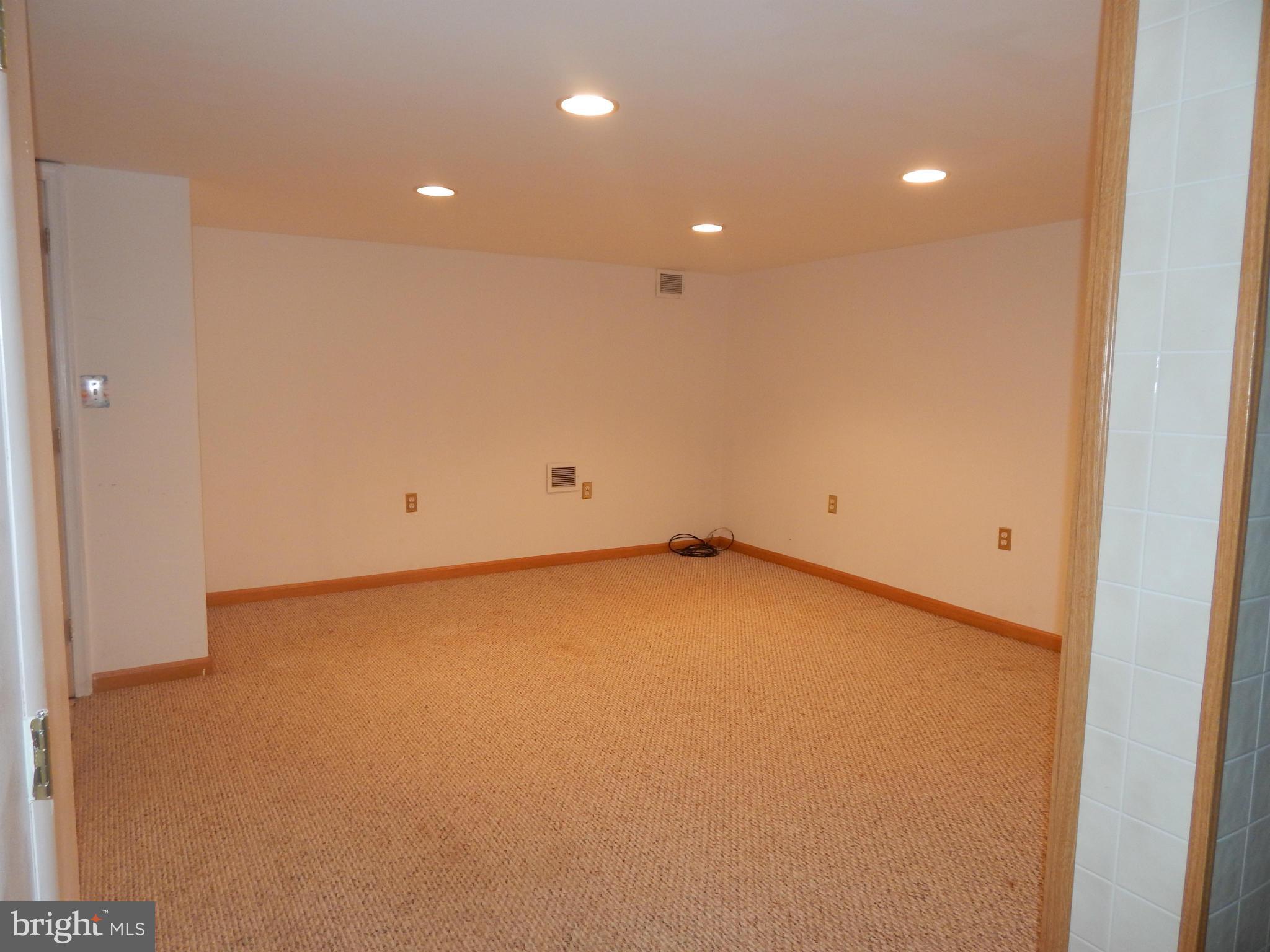 1884 Yakona Road Baltimore, MD 21234 - Photo 13 of 19 an empty room