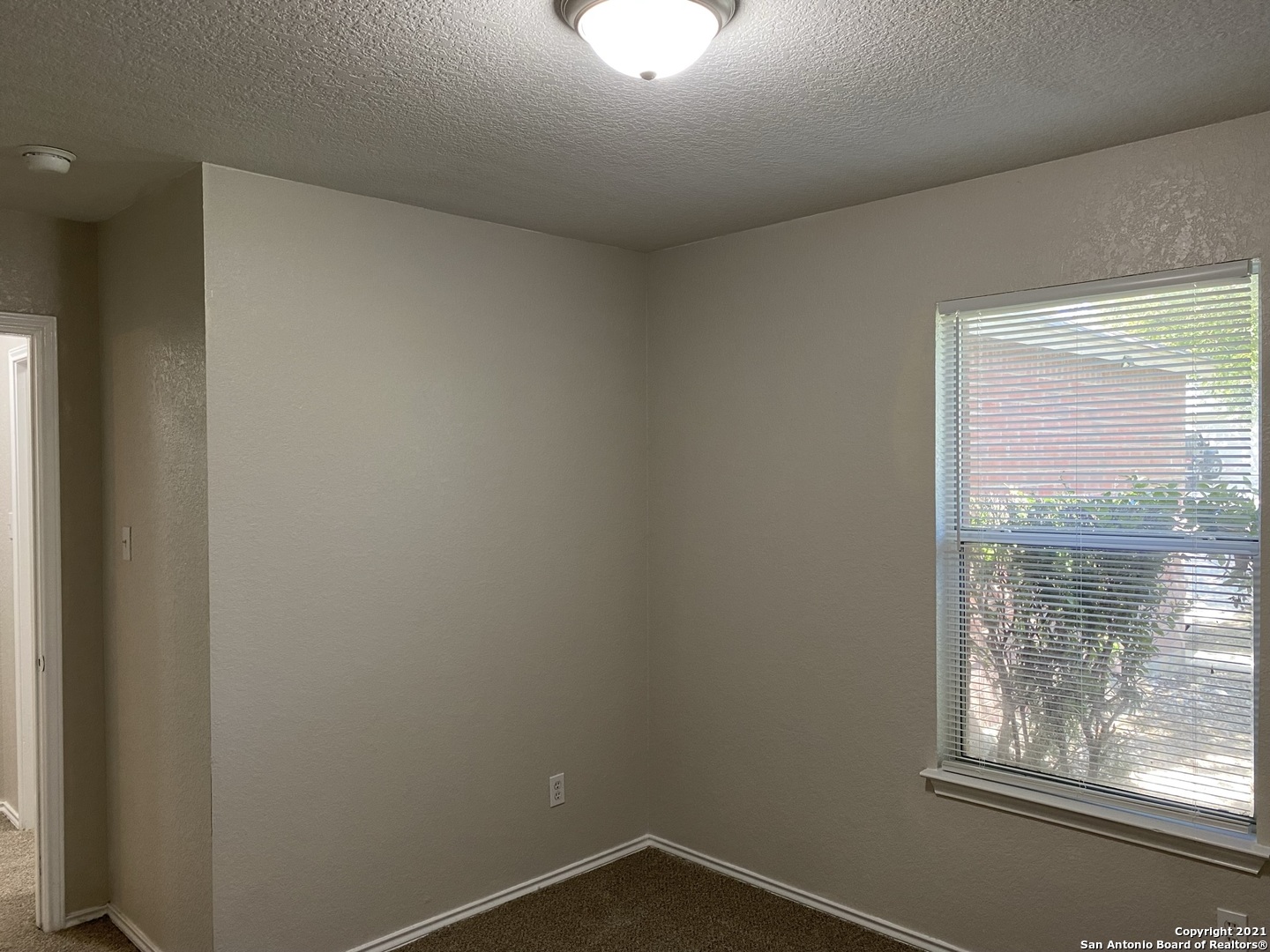 511 Mathis Meadow San Antonio, TX 78251 - Photo 7 of 13 a small space with a window