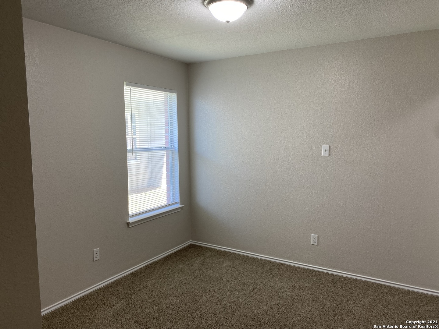 511 Mathis Meadow San Antonio, TX 78251 - Photo 10 of 13 an empty room with a window