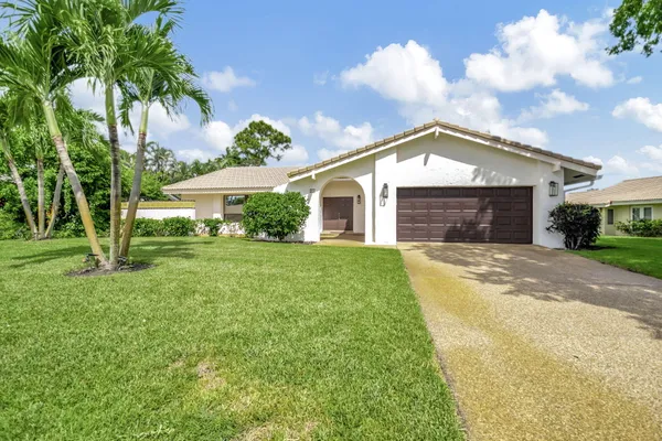 $8,000 | 804 Foxpointe Circle, Delray Beach, FL 33445