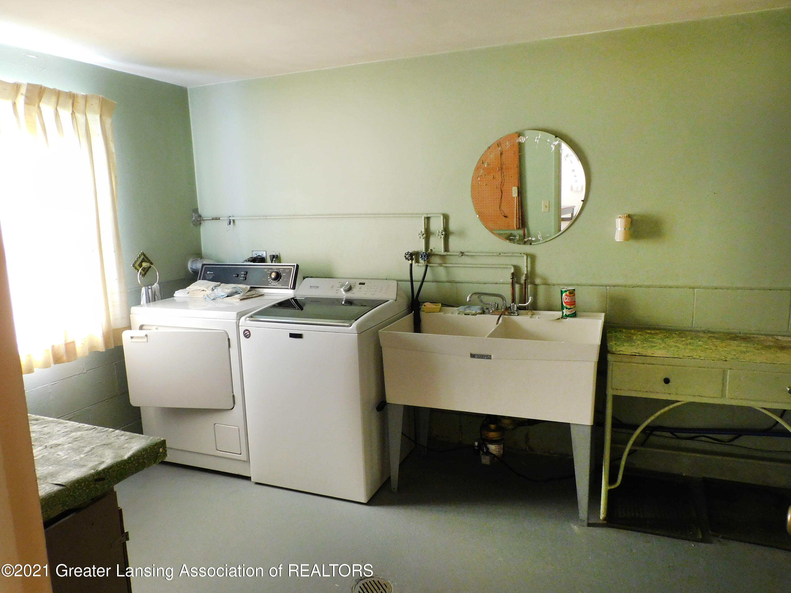 5625 Schafer Road Lansing, MI 48911 - Photo 13 of 15 Laundry