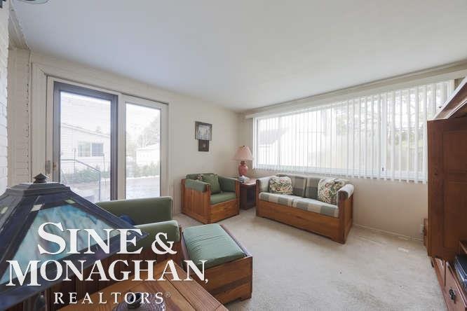 1660 Fairholme Road Grosse Pointe Woods, MI 48236 - Photo 7 of 32