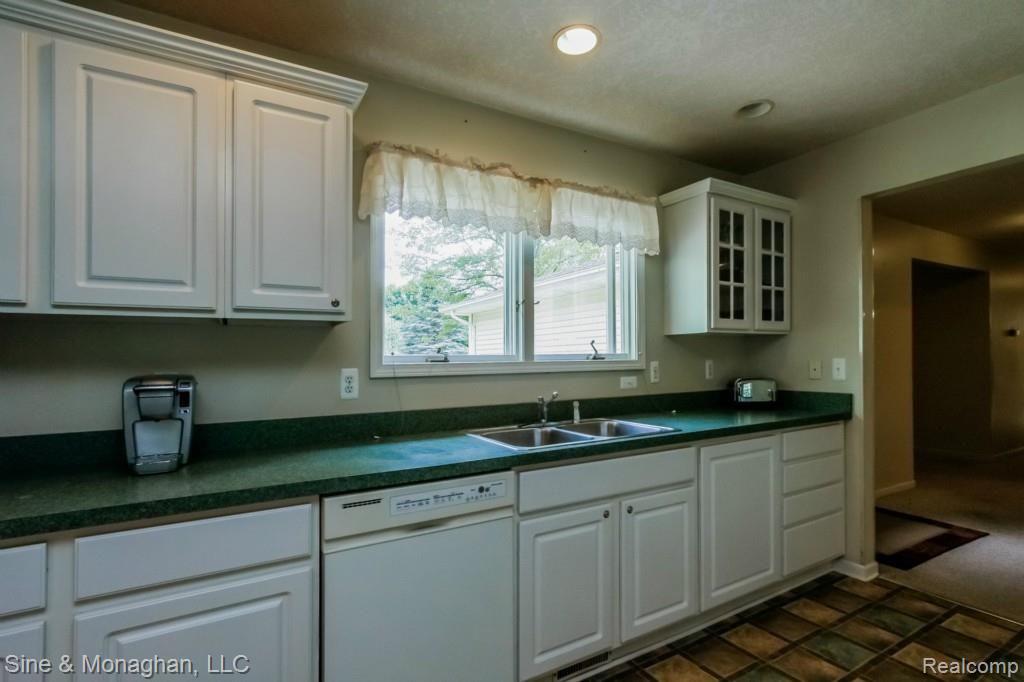 12552 Scott Road Davisburg, MI 48350 - Photo 15 of 48 019-Kitchen-1816478-medium.jpg