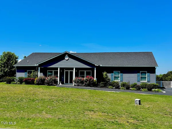 $775,000 | 1971 Harbor Hills Drive, Dandridge, TN 37725