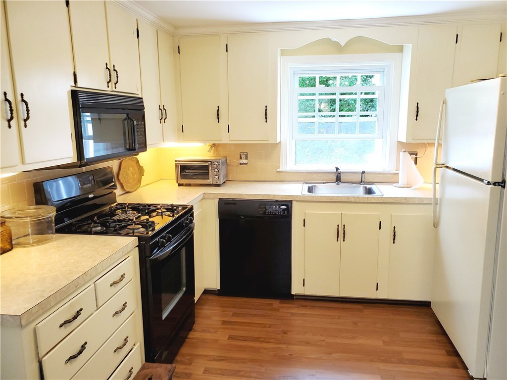 106 Old River Road Lincoln, RI 02865 - Photo 8 of 43 Gallery Image 8