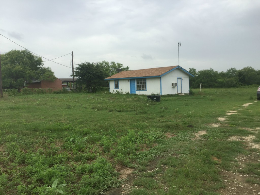 95 Sunset Trail Luling, TX 78648 - Photo 1 of 1 Gallery Image 1