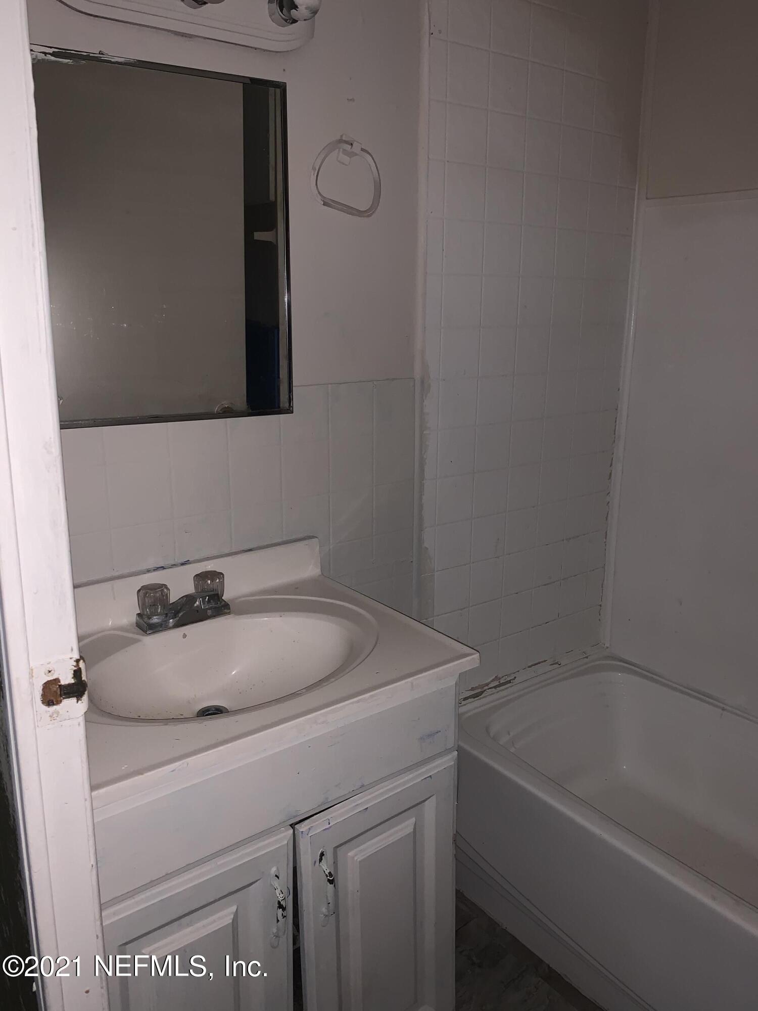 3556 Bedford Road Jacksonville, FL 32207 - Photo 29 of 60 96817D61-1EB0-4C29-BB0A-006CCD043856
