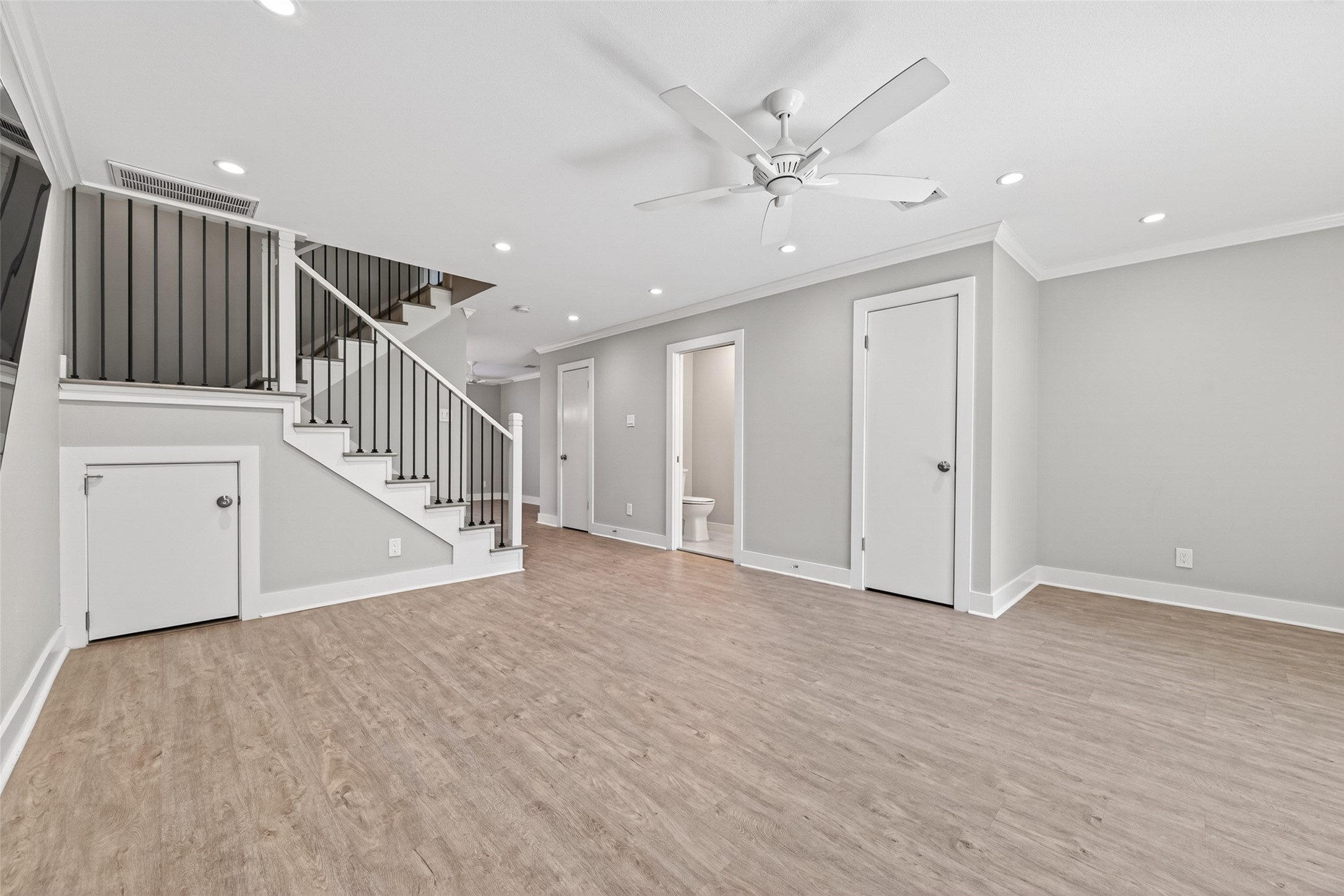 1805 Witte Road, Unit 3 Houston, TX 77080 - Photo 5 of 33 a view of an entryway with wooden floor