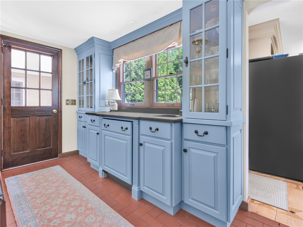 10 Ridgefield Drive East Greenwich, RI 02818 - Photo 16 of 38