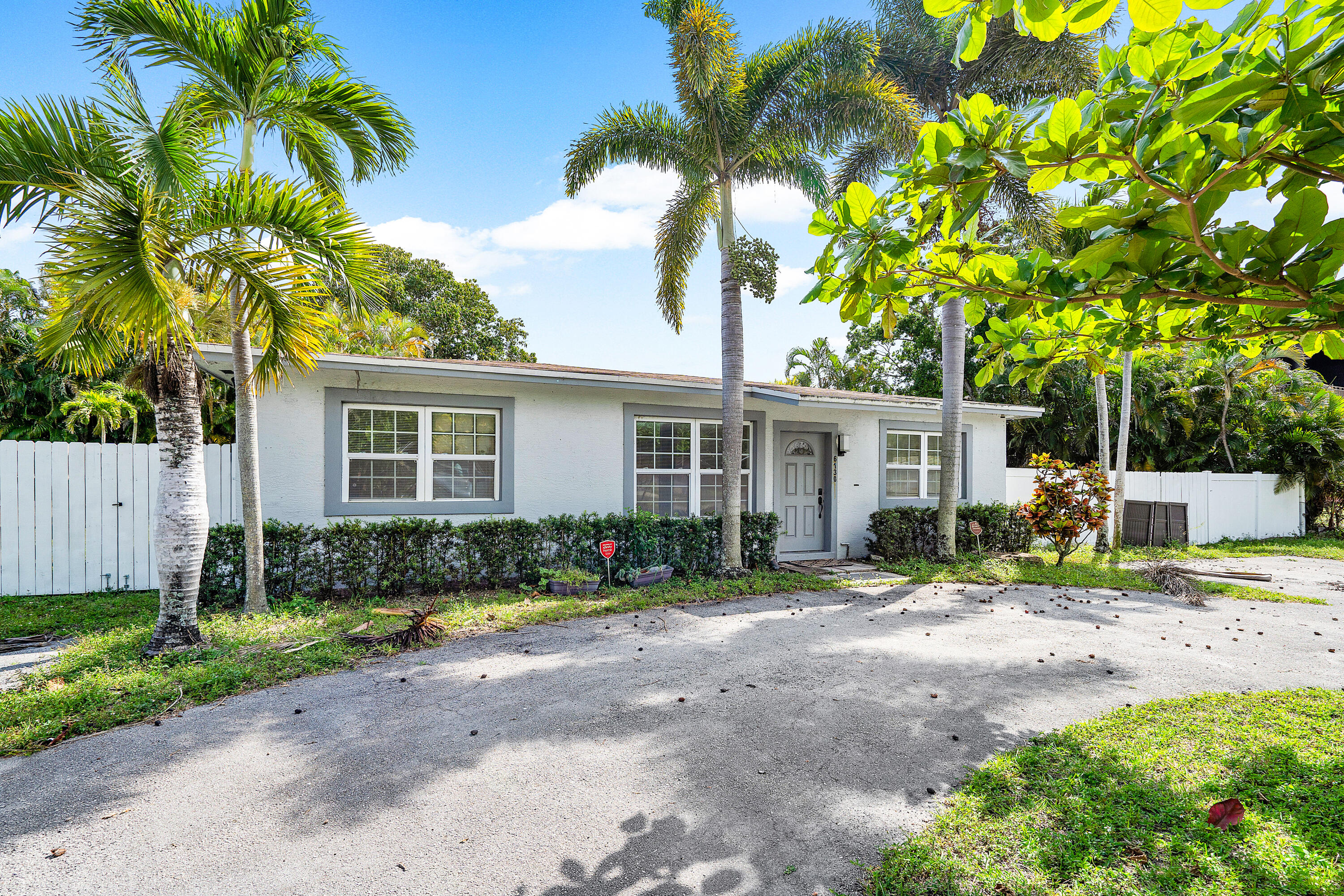 6130 Edwards Road Pompano Beach, FL 33063 - Photo 2 of 17 004-6130EdwardsRoad-Margate-FL-33063-FUL