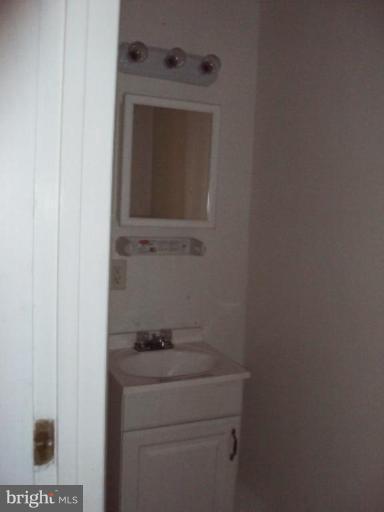 5136 Belair Road Baltimore, MD 21206 - Photo 4 of 14 Bath #1