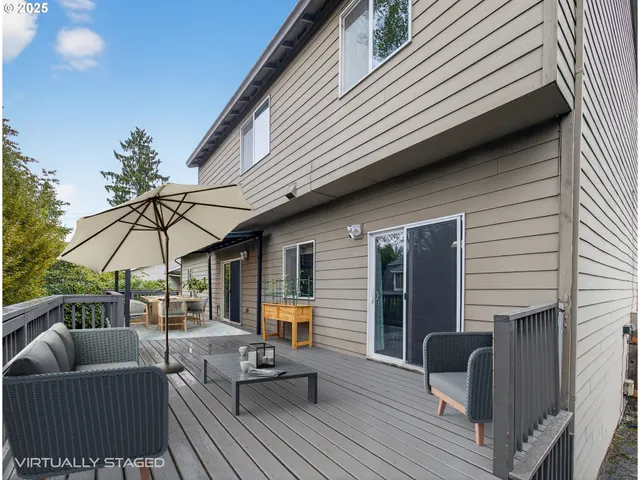 a view of house and outdoor space