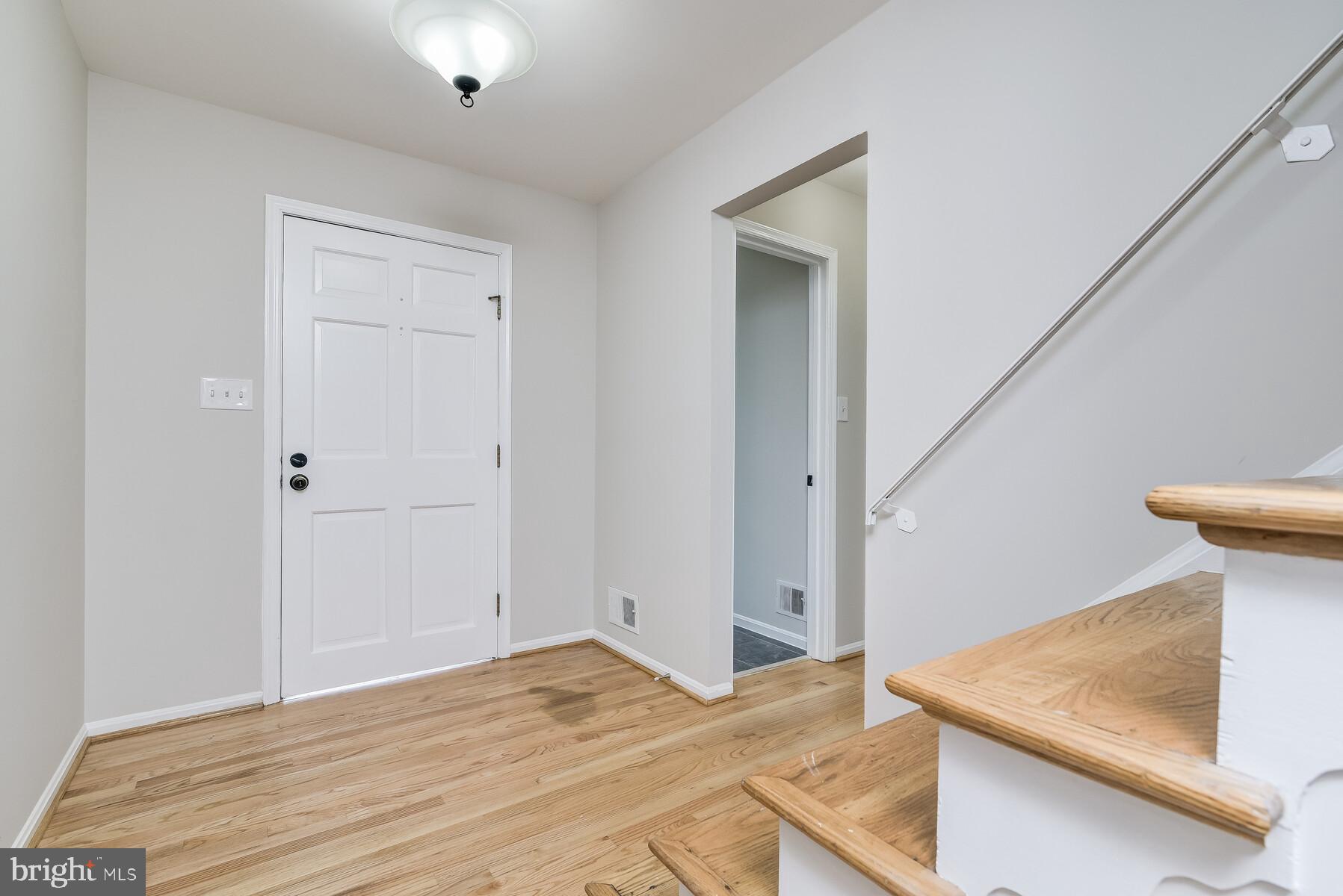 329 West Deer Park Road Gaithersburg, MD 20877 - Photo 4 of 60