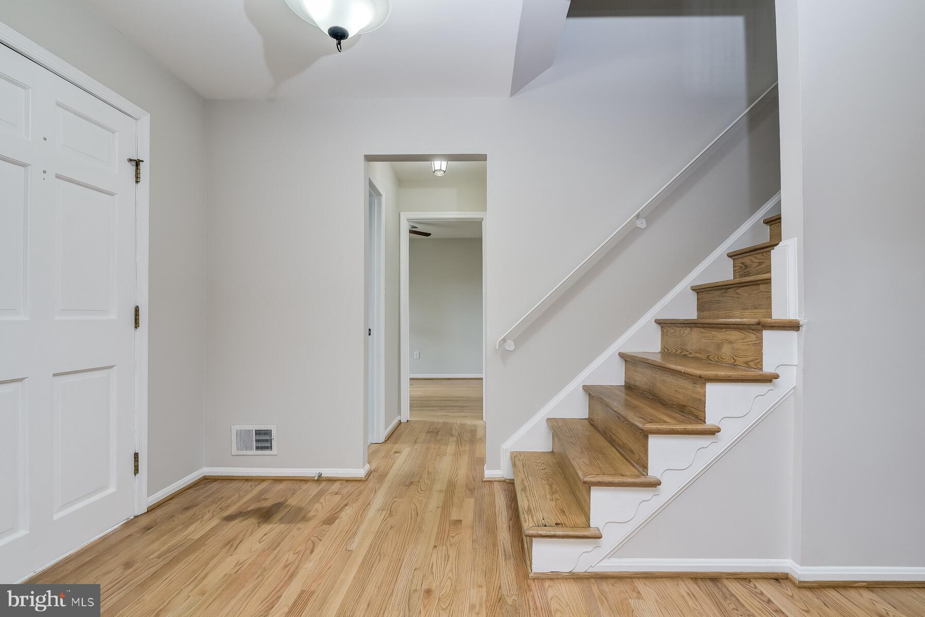 329 West Deer Park Road Gaithersburg, MD 20877 - Photo 5 of 60