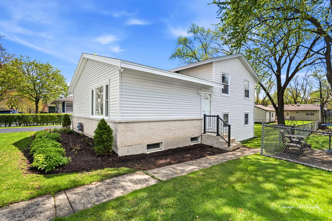 2207 Kirchoff Road Rolling Meadows, IL 60008 - Photo 1 of 34 Gallery Image 1