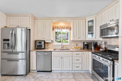 $625,000 | 57 1st Street, Fairfield, CT 06825