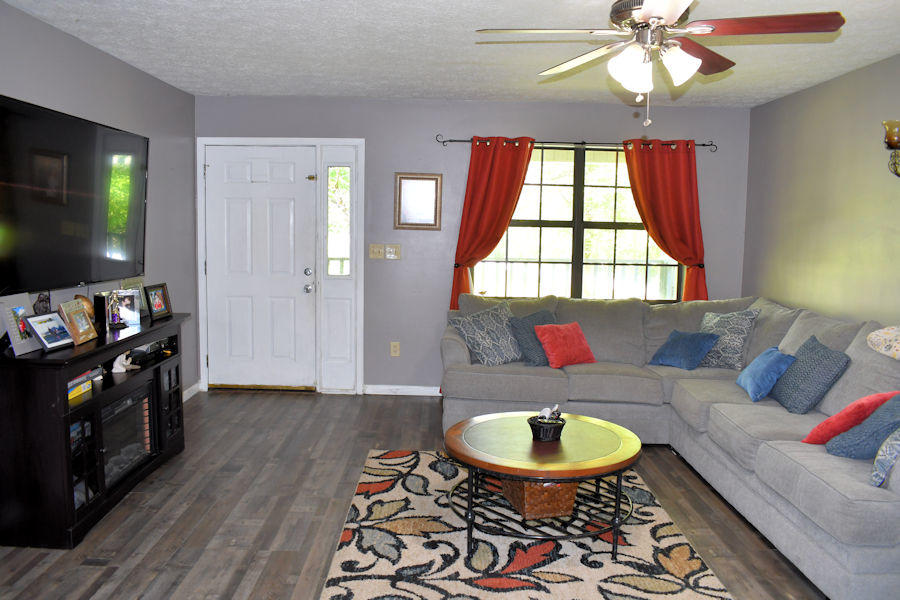 430 Lane Hollow Road Sevierville, TN 37876 - Photo 16 of 39 living room2