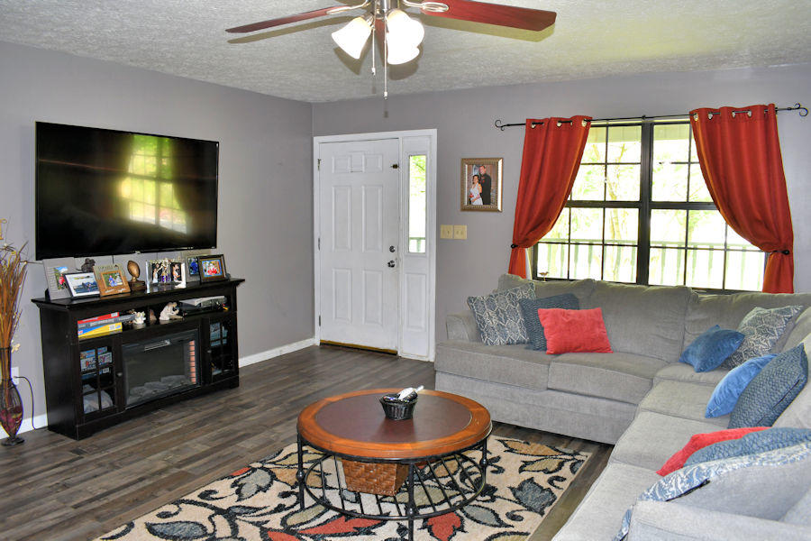 430 Lane Hollow Road Sevierville, TN 37876 - Photo 17 of 39 living room3
