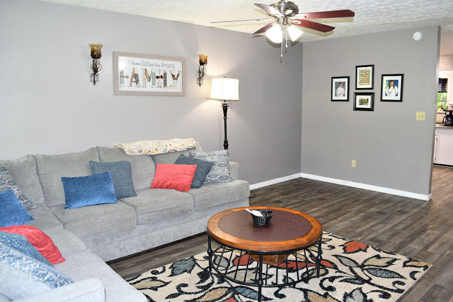 430 Lane Hollow Road Sevierville, TN 37876 - Photo 18 of 39 living room4