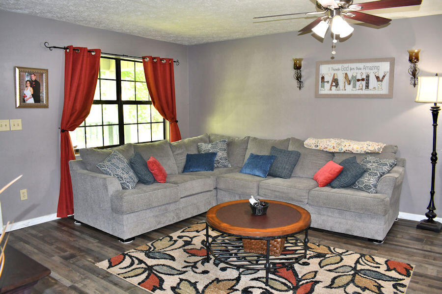 430 Lane Hollow Road Sevierville, TN 37876 - Photo 21 of 39 living room8