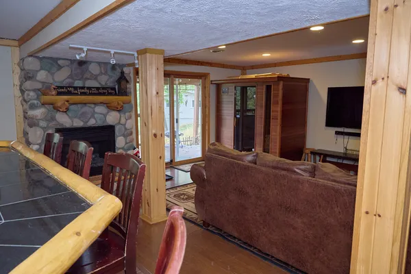 $400,000 | 21 Magnolia Court, Putnam, IL 61560