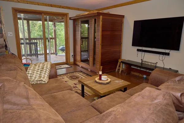 $400,000 | 21 Magnolia Court, Putnam, IL 61560