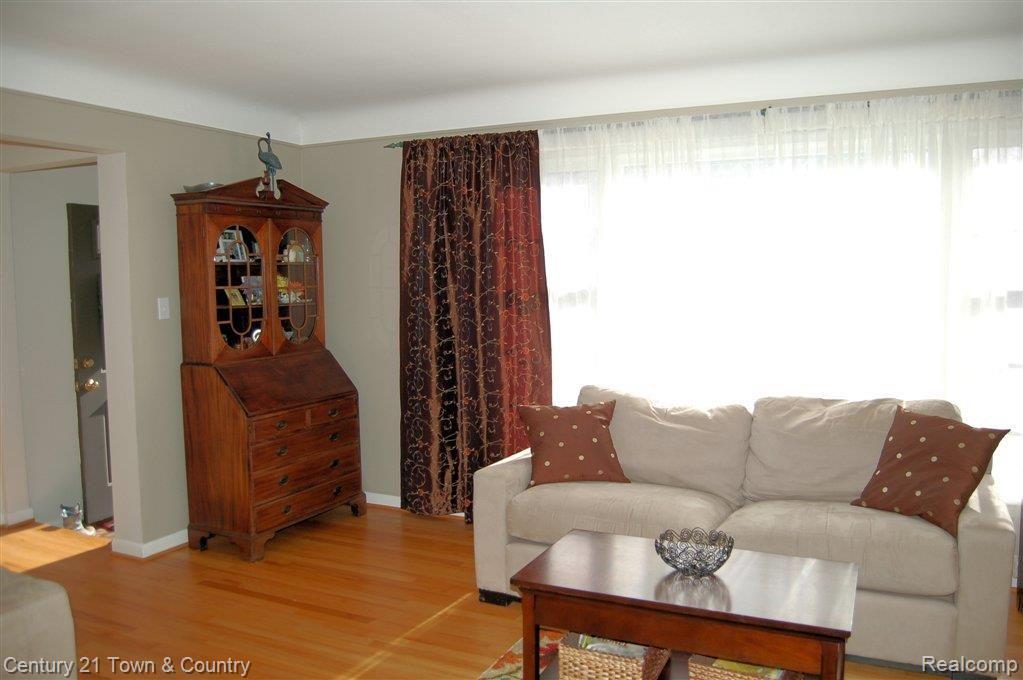 18882 Beverly Road Franklin, MI 48025 - Photo 19 of 25 Living Room 2