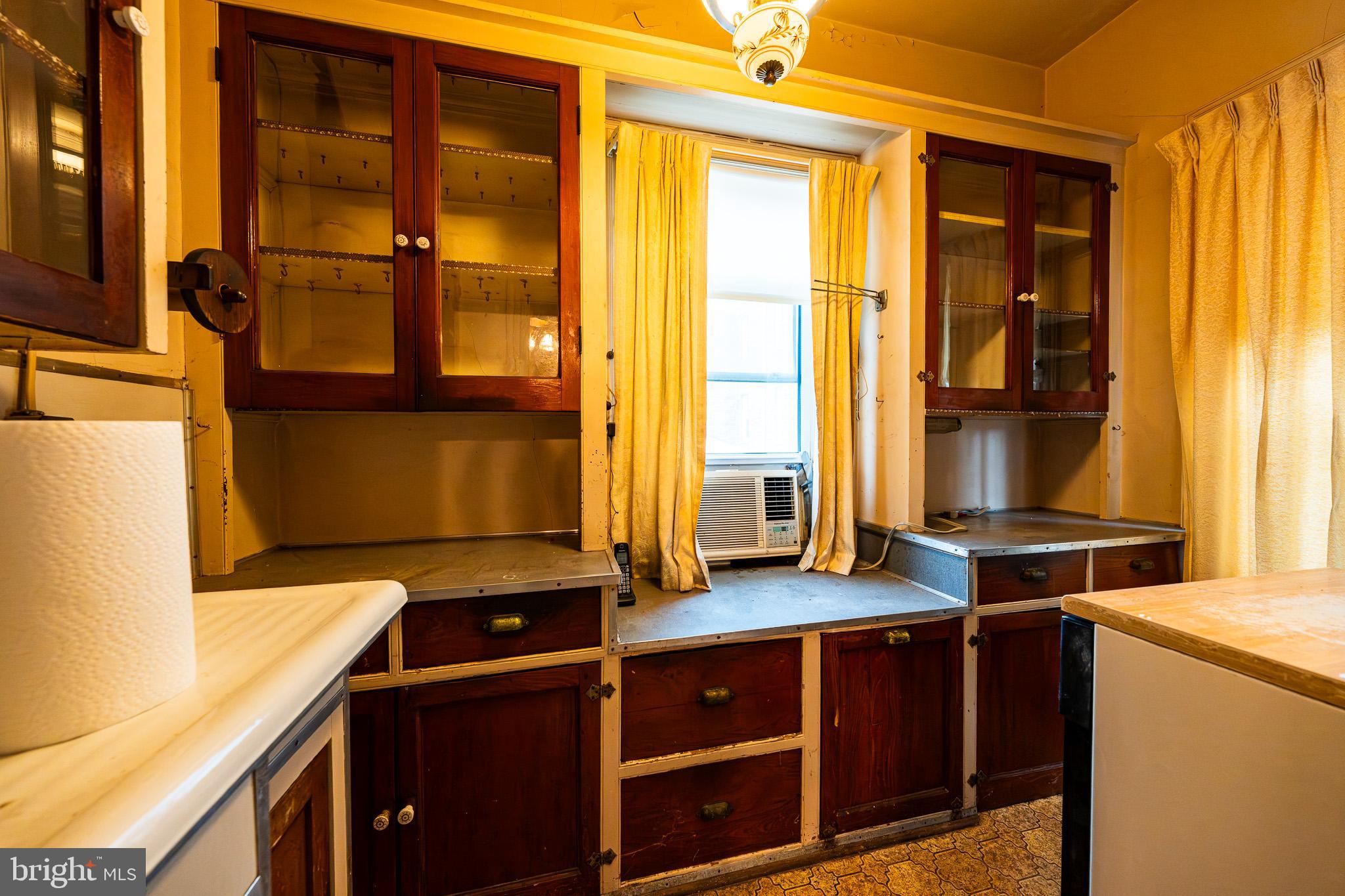 9 Church Lane Baltimore, MD 21208 - Photo 12 of 31 a view of cabinets and window