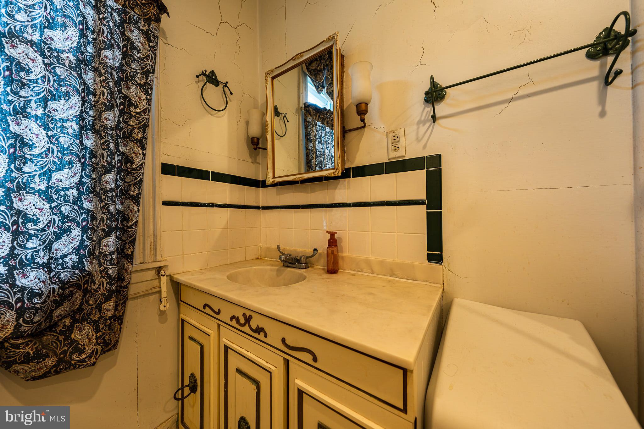 9 Church Lane Baltimore, MD 21208 - Photo 15 of 31 a bathroom with a sink and mirror