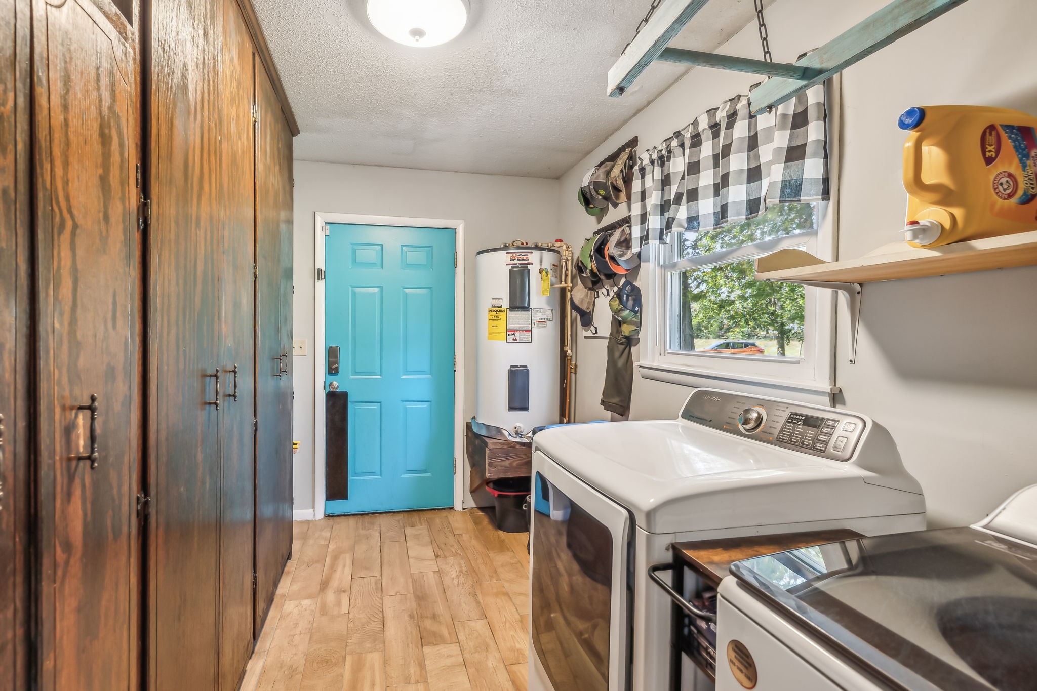 3016 Pocahontas Road Morrison, TN 37357 - Photo 17 of 47 a view of kitchen and utility room