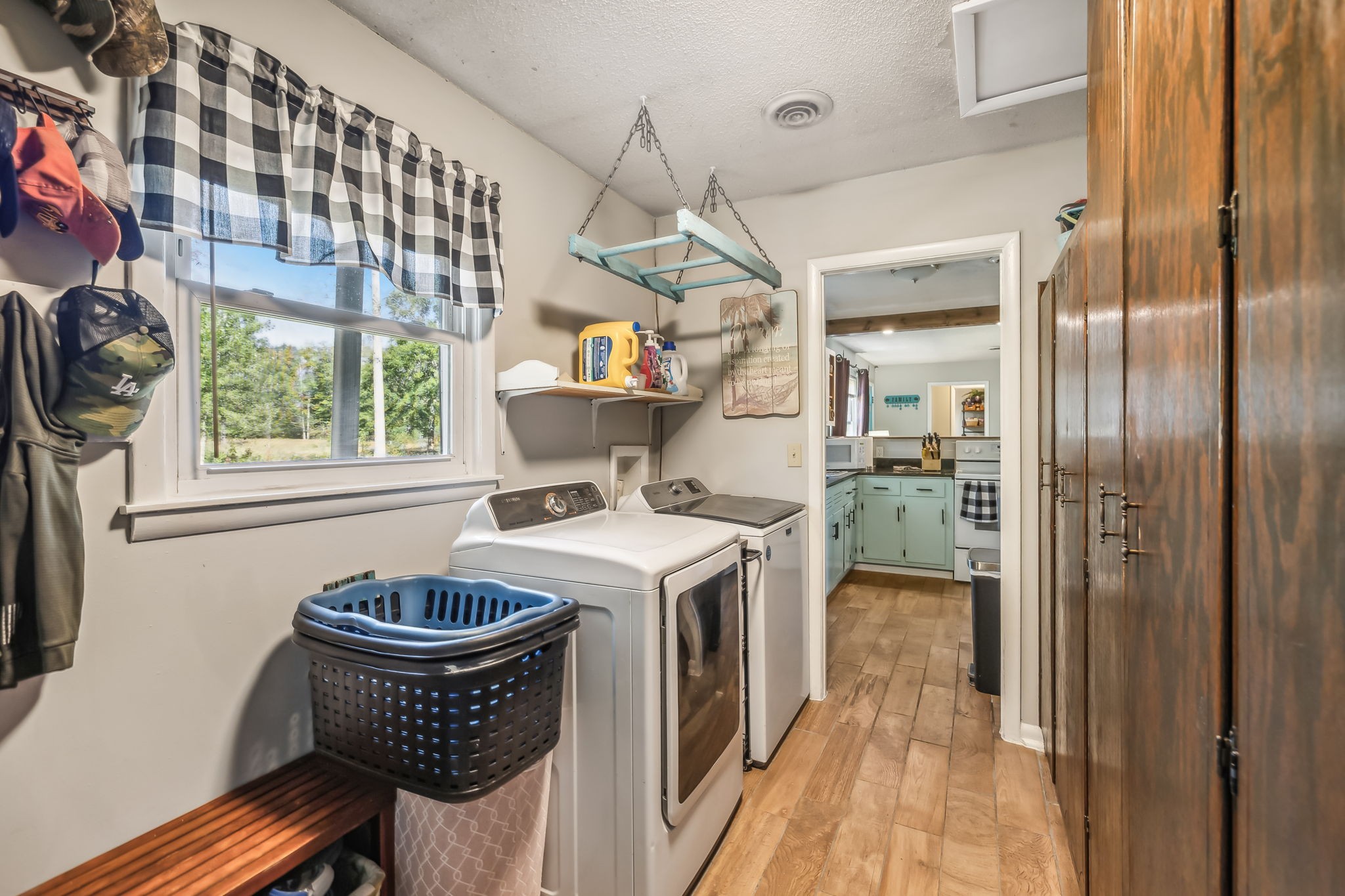 3016 Pocahontas Road Morrison, TN 37357 - Photo 18 of 47 a kitchen that has a sink and a stove