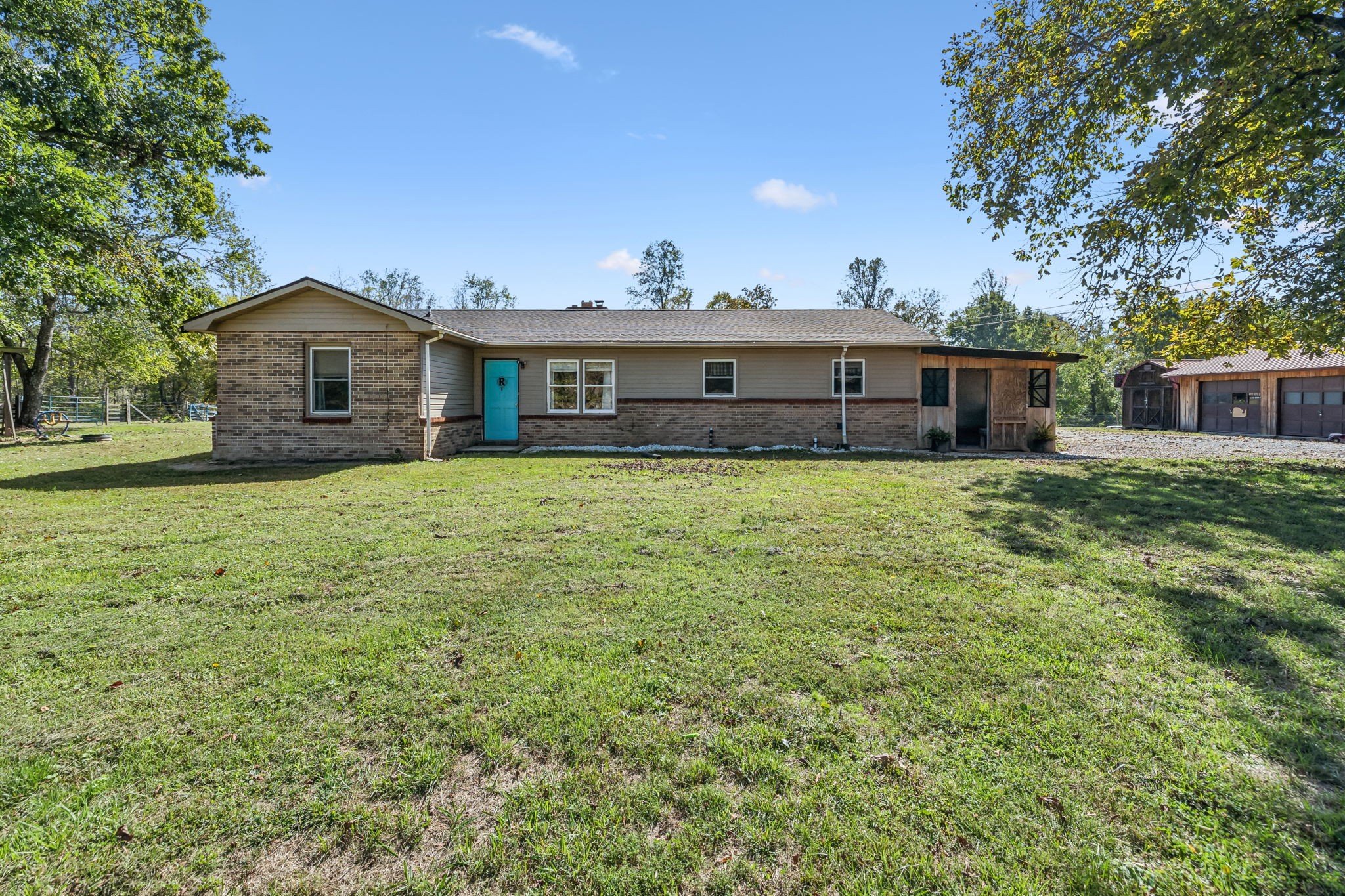 3016 Pocahontas Road Morrison, TN 37357 - Photo 4 of 47 front view of a house with a yard