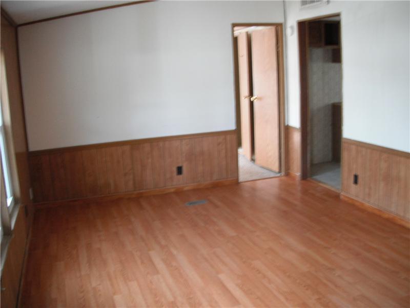 548 Della Road Columbus, IN 47203 - Photo 5 of 6 Gallery Image 5