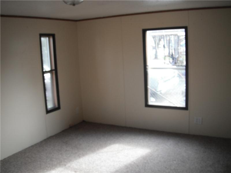 548 Della Road Columbus, IN 47203 - Photo 6 of 6 Gallery Image 6