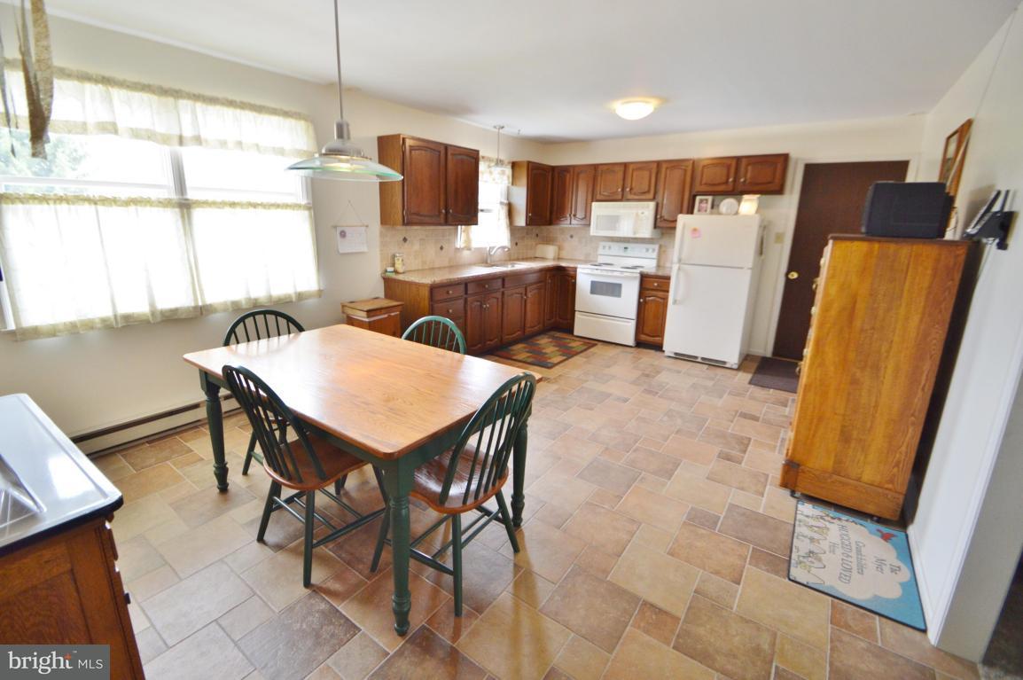 722 West Brubaker Valley Road Lititz, PA 17543 - Photo 5 of 33