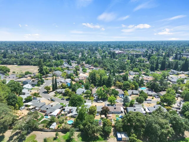 a view of house with a yard