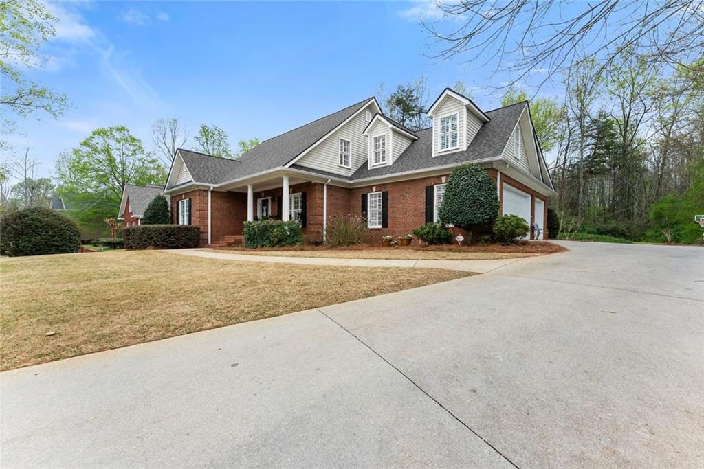 6595 Pond View Court Clermont, GA 30527 - Photo 4 of 43