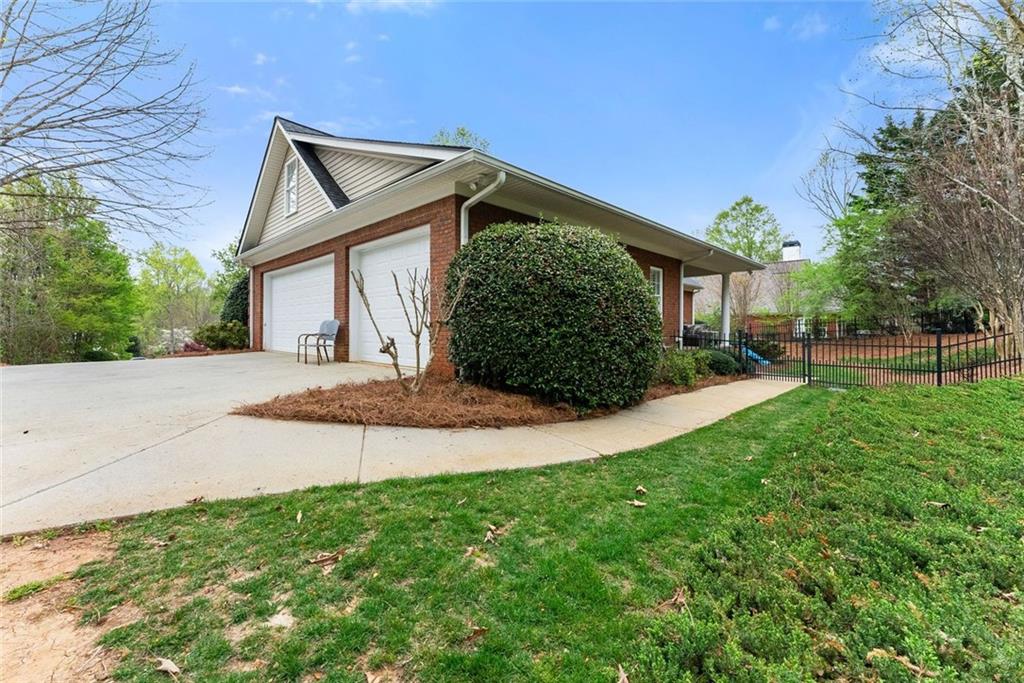 6595 Pond View Court Clermont, GA 30527 - Photo 6 of 43