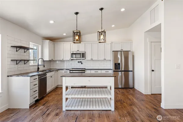 $725,000 | 3063 Conarty Road, Malaga, WA 98828