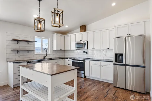 $725,000 | 3063 Conarty Road, Malaga, WA 98828