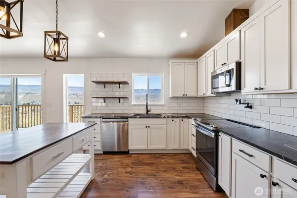 $725,000 | 3063 Conarty Road, Malaga, WA 98828